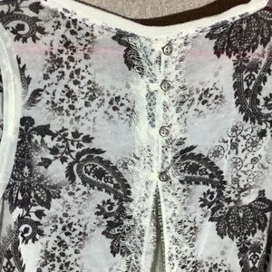 Rewind - Sz M - lace back paisley pattern long sleeve shirt outer seams